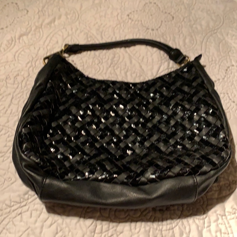 Sondra Robert’s weaved black detailed